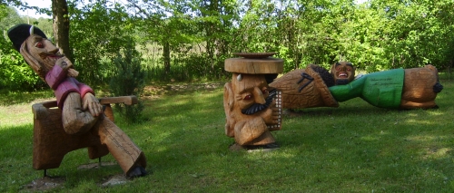 Skulptūros M. Vainilaičio pasakų motyvais. Nuotr. Aldonos Augustaitienės