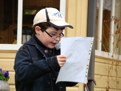 Savo kūrybą skaito festivalio dalyvis. Nuotr. Arūno Augustaičio