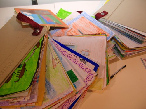 Vaikų piešinių knyga. Nuotr. Astos Plechavičiūtės