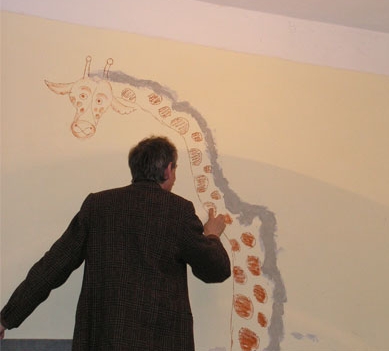 Kęstutis Kasparavičius piešia žirafą