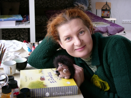 Viena mėgstamiausių Sigutės Ach knygų Ežiukas rūke. Knygų mugėje skaitytojų laukia rankų darbo žaisliukai, pagaminti pagal dailininkės sukurtus personažus. © Sandra Junevičiūtė