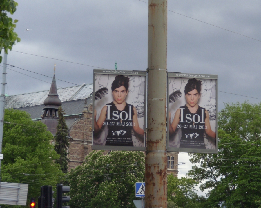 2013 m. Astridos Lindgren premijos laureatė Isol - kultūros skelbimų lentoje Stokholme. Nuotr. Ilmos Mankevičienės
