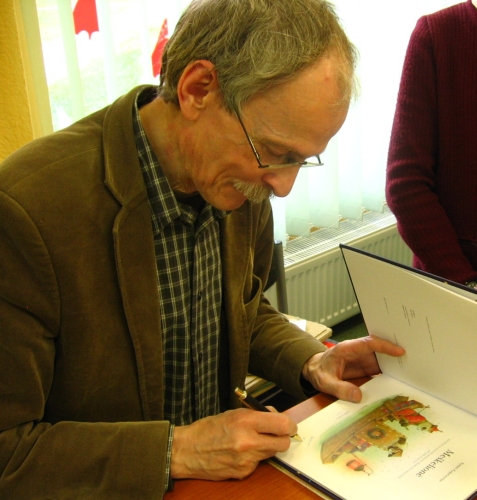 K. Kasparavičius dalina autografus