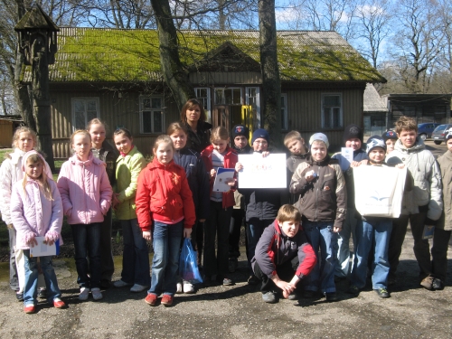 Prie Plungės Viešosios bibliotekos Vaikų literatūros skyriaus