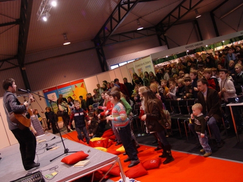 Į renginį susirinko gausus būrys knygas mylinčių vaikų